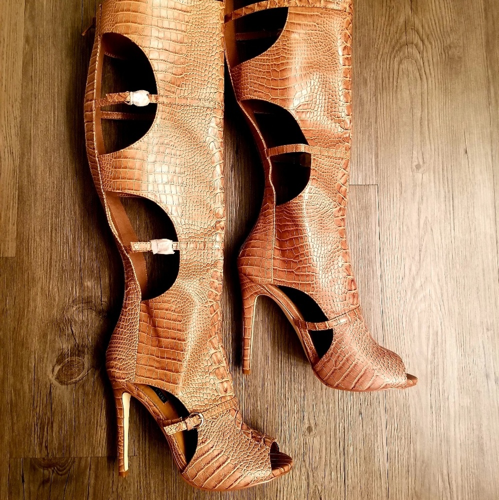 Heeled Cut-Out Boot